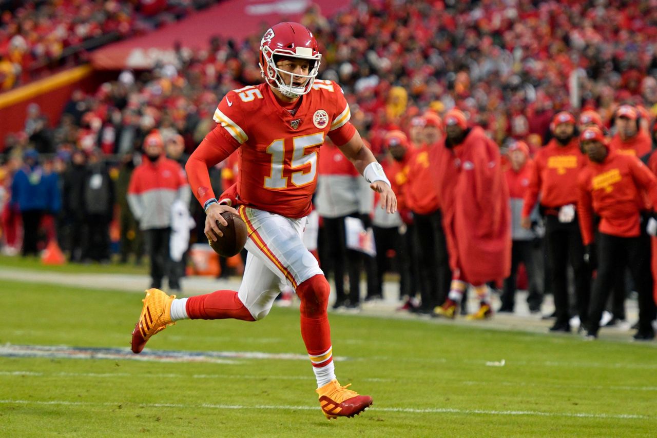 Chiefs rout Raiders 40-9 to seize AFC West control