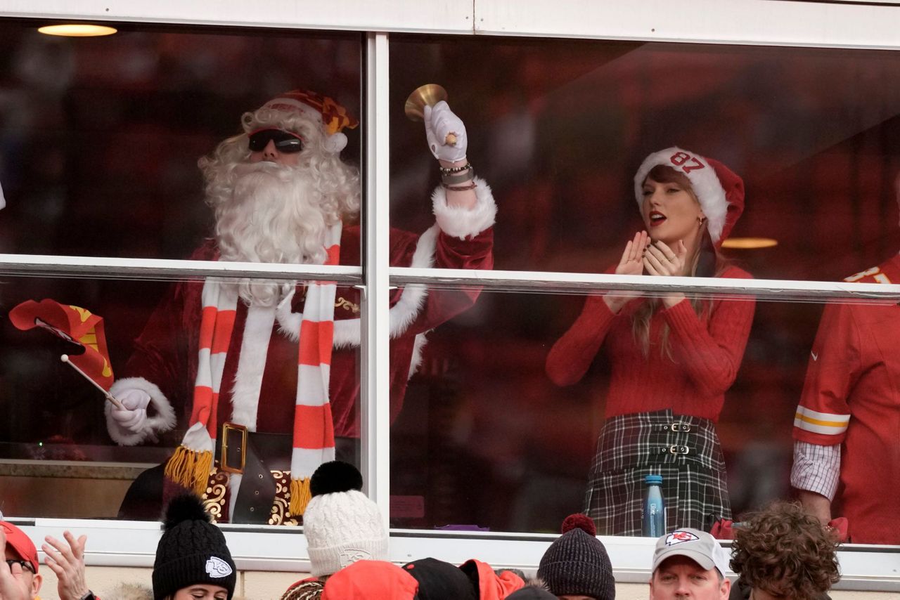 taylor-swift-celebrates-christmas-day-by-watching-travis-kelce-and