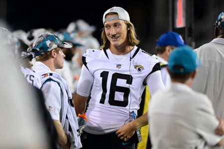 Las Vegas Raiders tight end Jacob Hollister (88) leaves the field