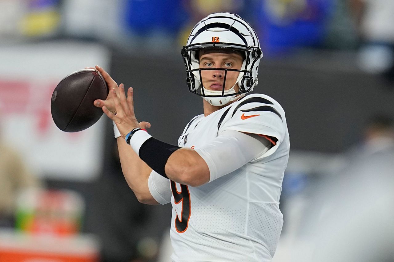 Joe Burrow is active for Bengals' game vs. Rams, throws during warmups