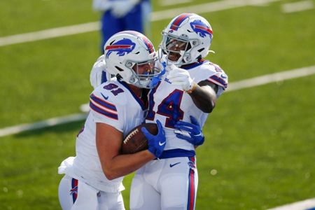 Bills rally to beat Rams 35-32 after blowing 25-point lead