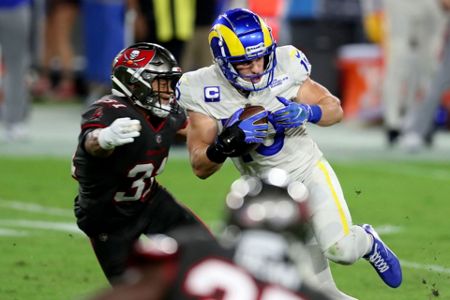 Goff throws for 376 yards, 3 TDs in Rams' 27-24 win vs Bucs