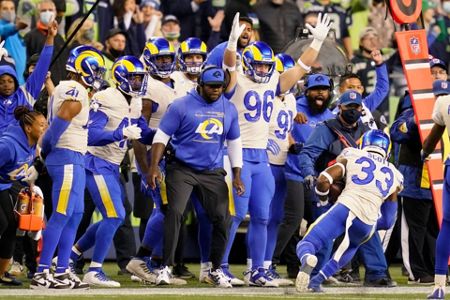 Stafford, Rams beat Seahawks 26-17; Wilson injures finger