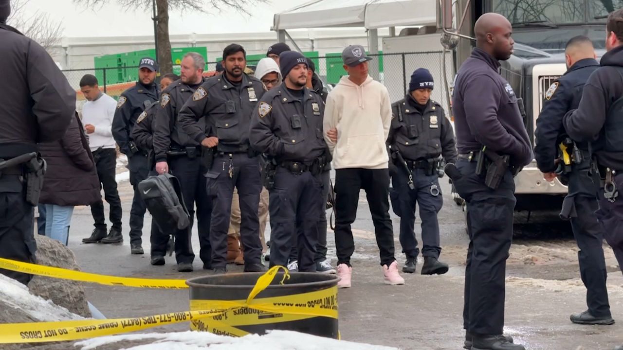 Seis detenidos apuñalamiento afuera de albergue migrantes