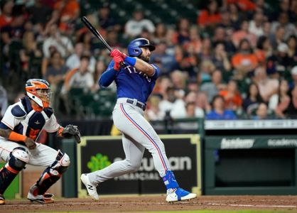 MLB declared Astros' Martin Maldonado's bat illegal