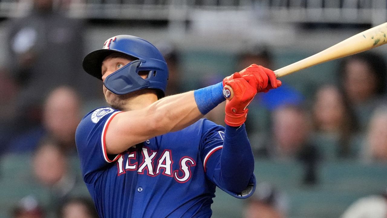 Rangers beat Braves with 6-4 victory