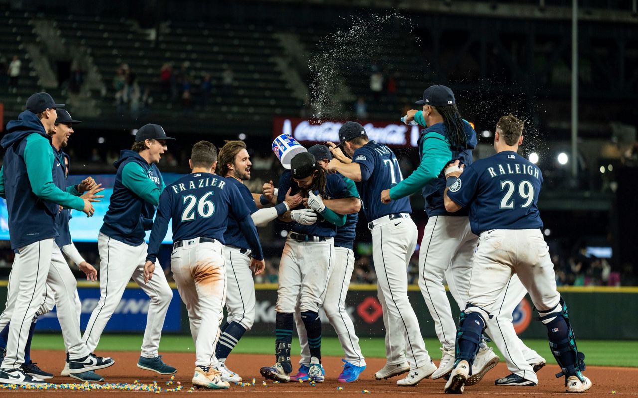 Mariners outlast Rangers in 11, close in on playoff berth