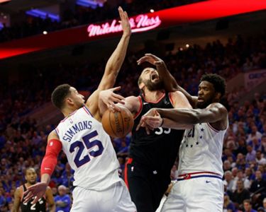 Ben Simmons has great reaction to Joel Embiid's missed windmill dunk