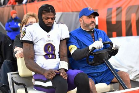 Report: Ravens QB Huntley added to COVID-19 list, Johnson to start