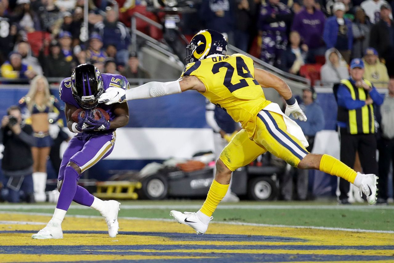 Lamar Jackson throws 5 TD passes, Ravens rout Rams 45-6