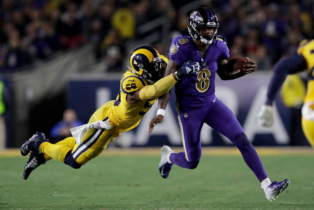 Lamar Jackson throws 5 TD passes, Ravens rout Rams 45-6