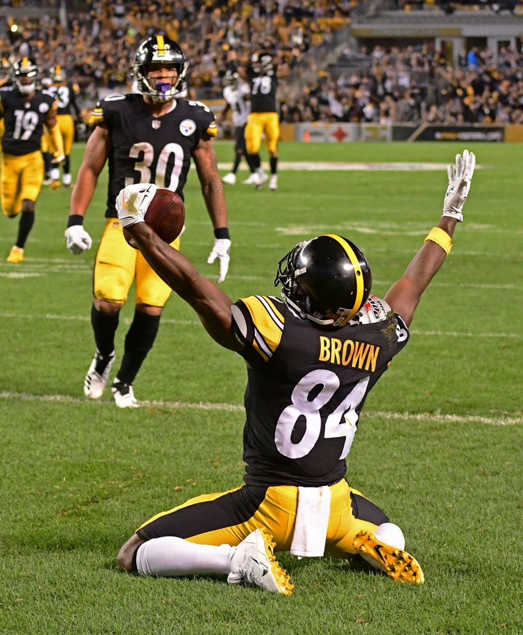 Pittsburgh Steelers wide receiver Antonio Brown (84) celebrates