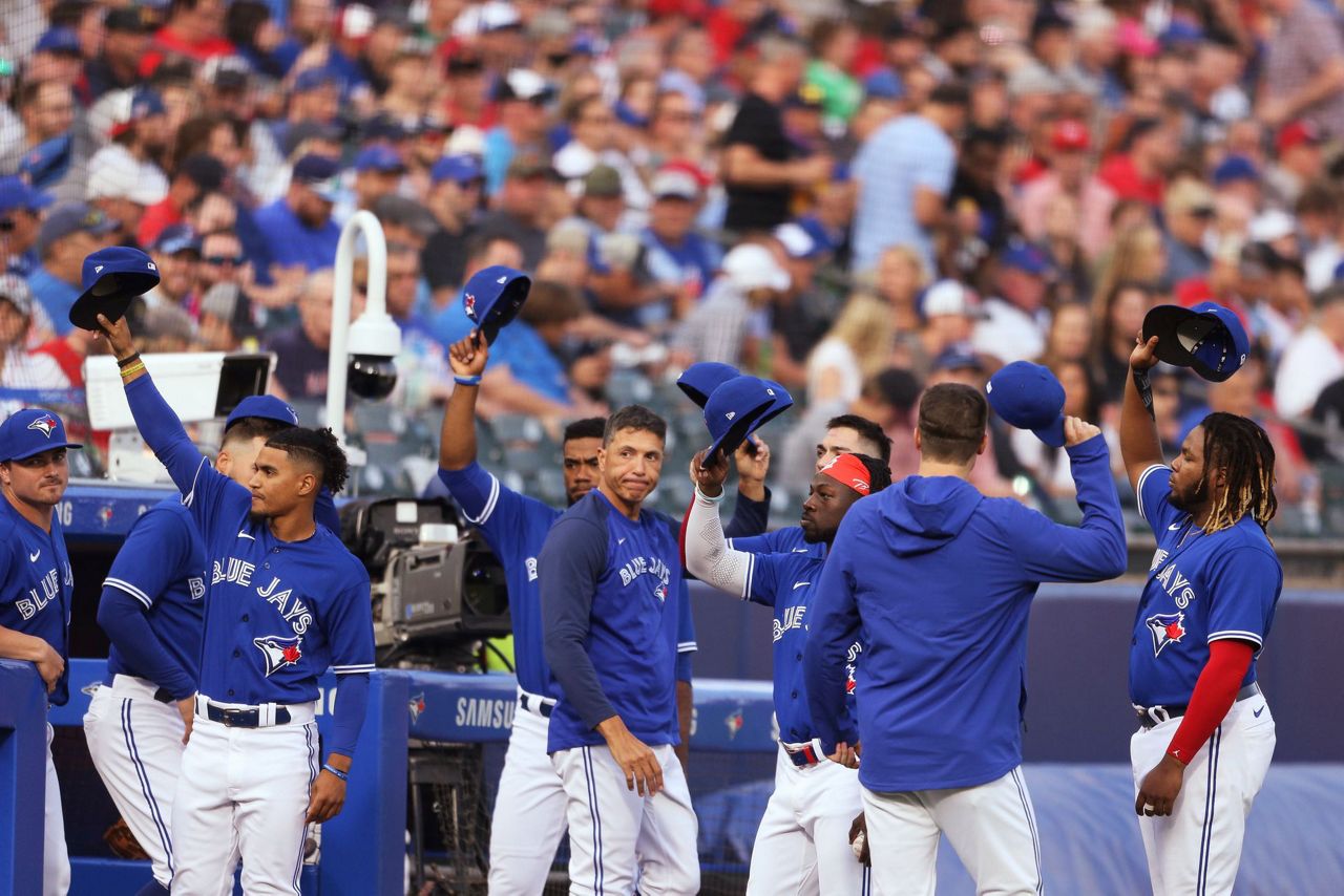 Red Sox hit 5 homers, beat Blue Jays 7-4 in Buffalo finale