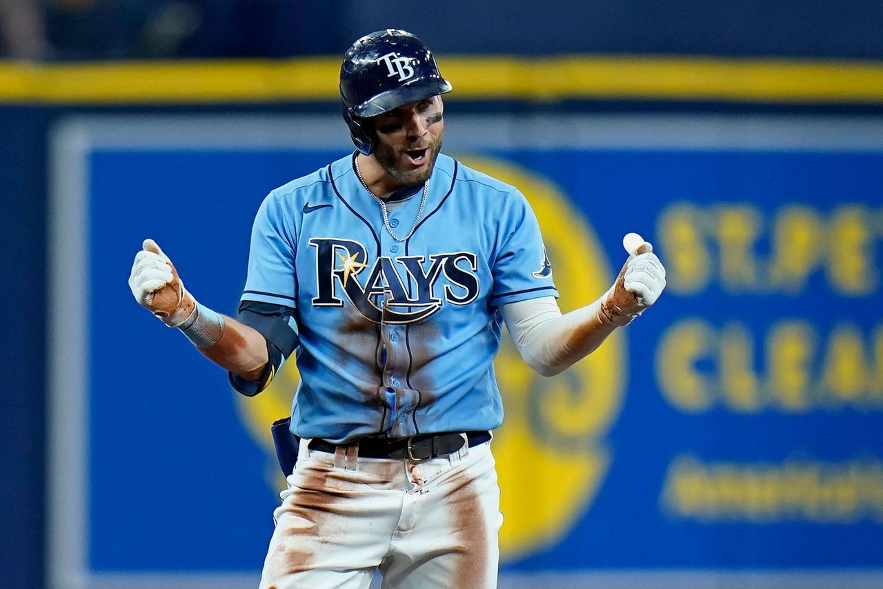 Tampa Bay Rays center fielder Kevin Kiermaier, second from right