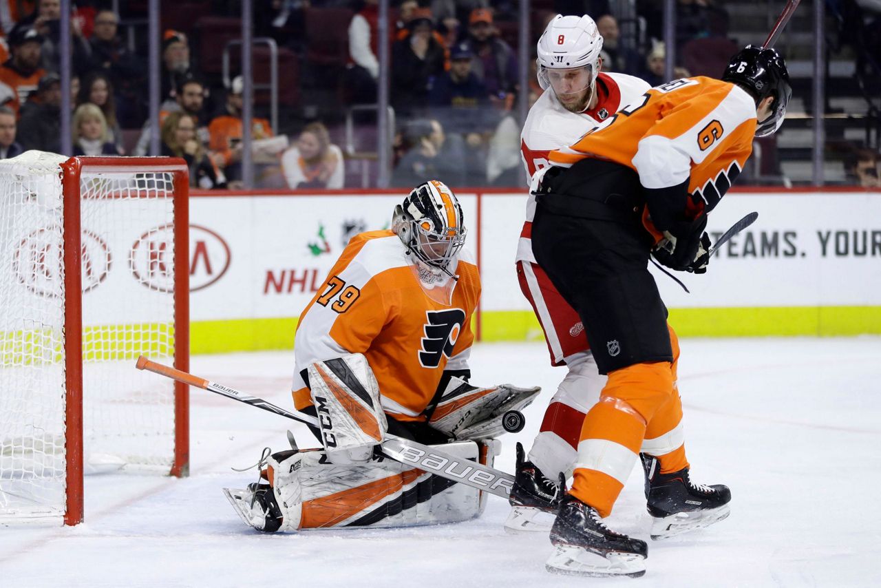 Hart stops 22 shots in NHL debut, Flyers top Red Wings 3-2