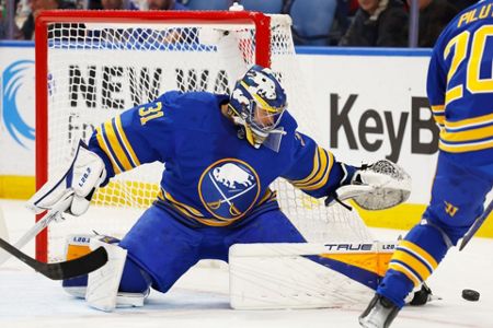 Thompson has 3 goals, 3 assists as Sabres beat Red Wings