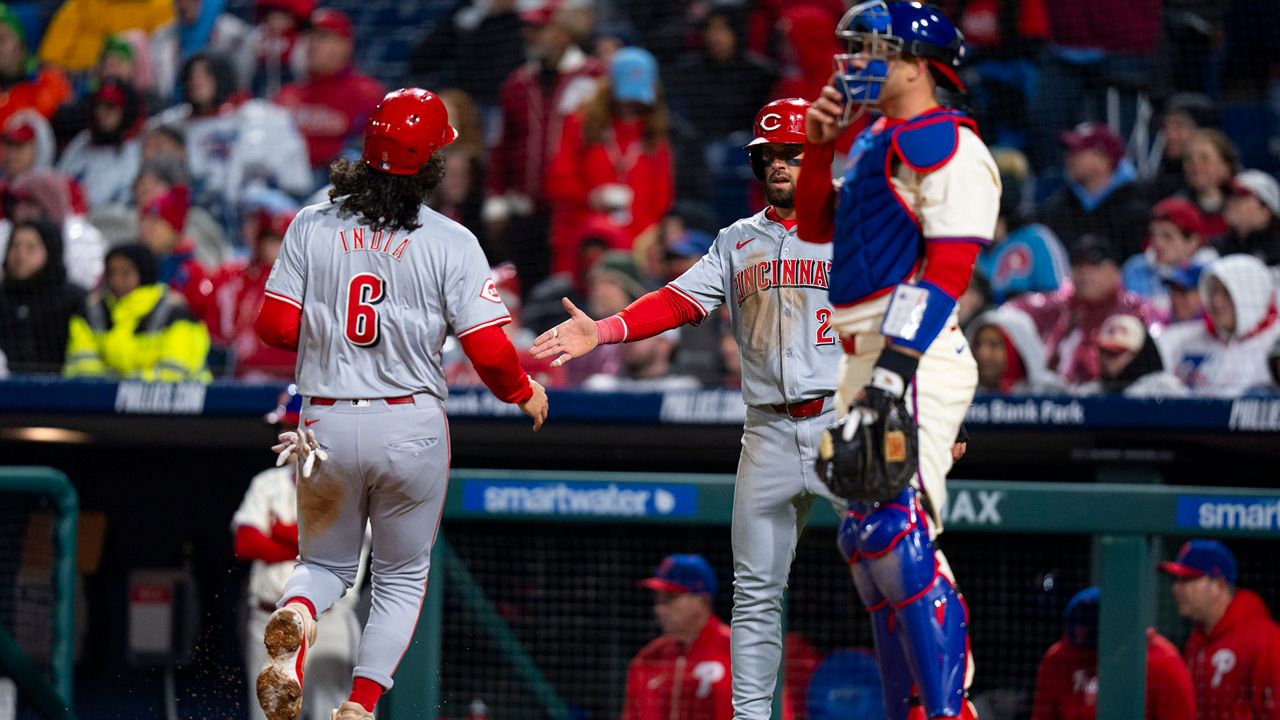 Elly De La Cruz carry Reds past Phillies, 4-1