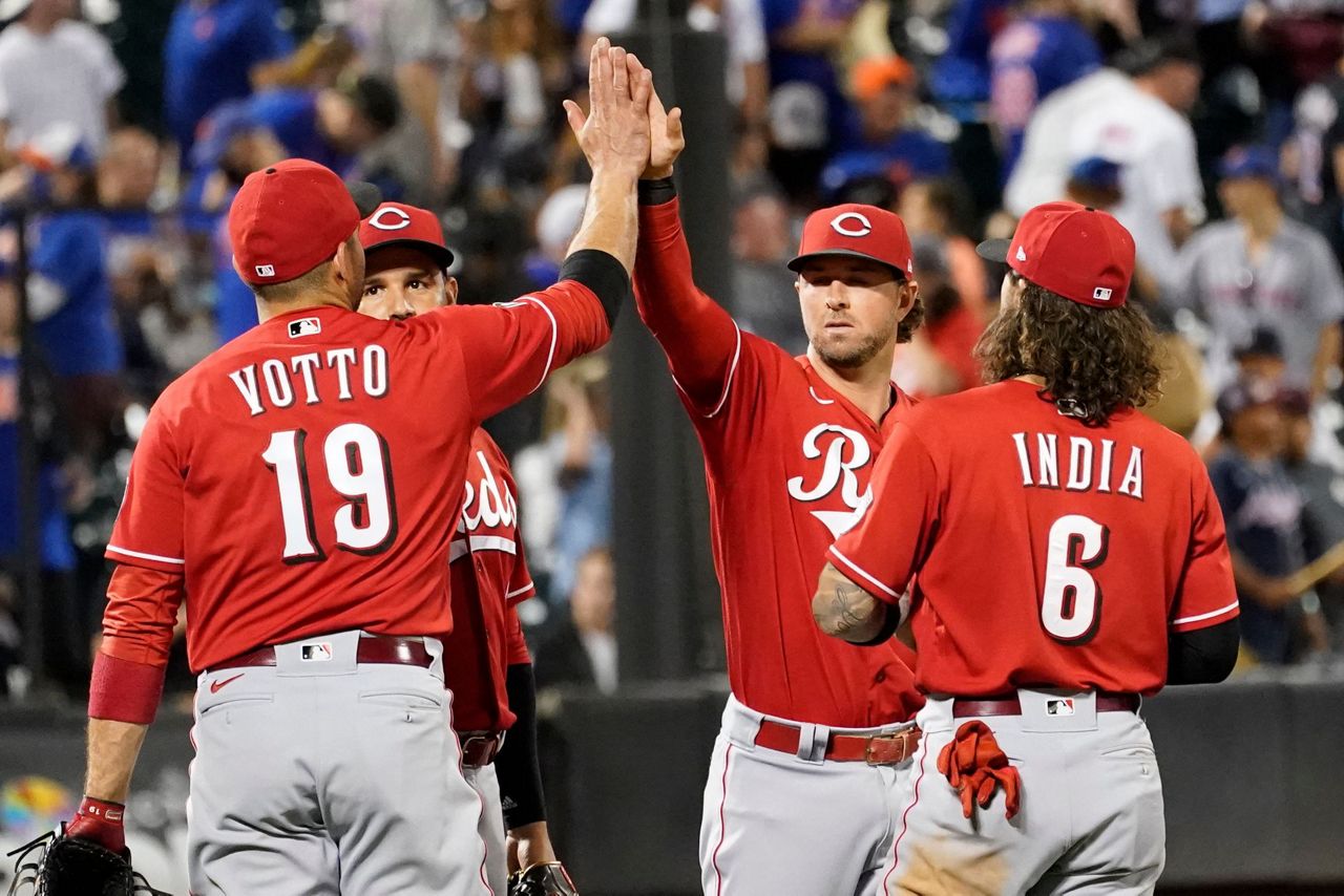 Votto homers in 7th straight game, Reds beat Mets 62