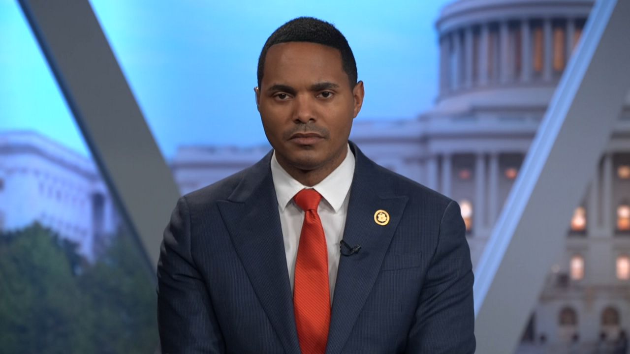Torres introduces bill for university antisemitism monitor