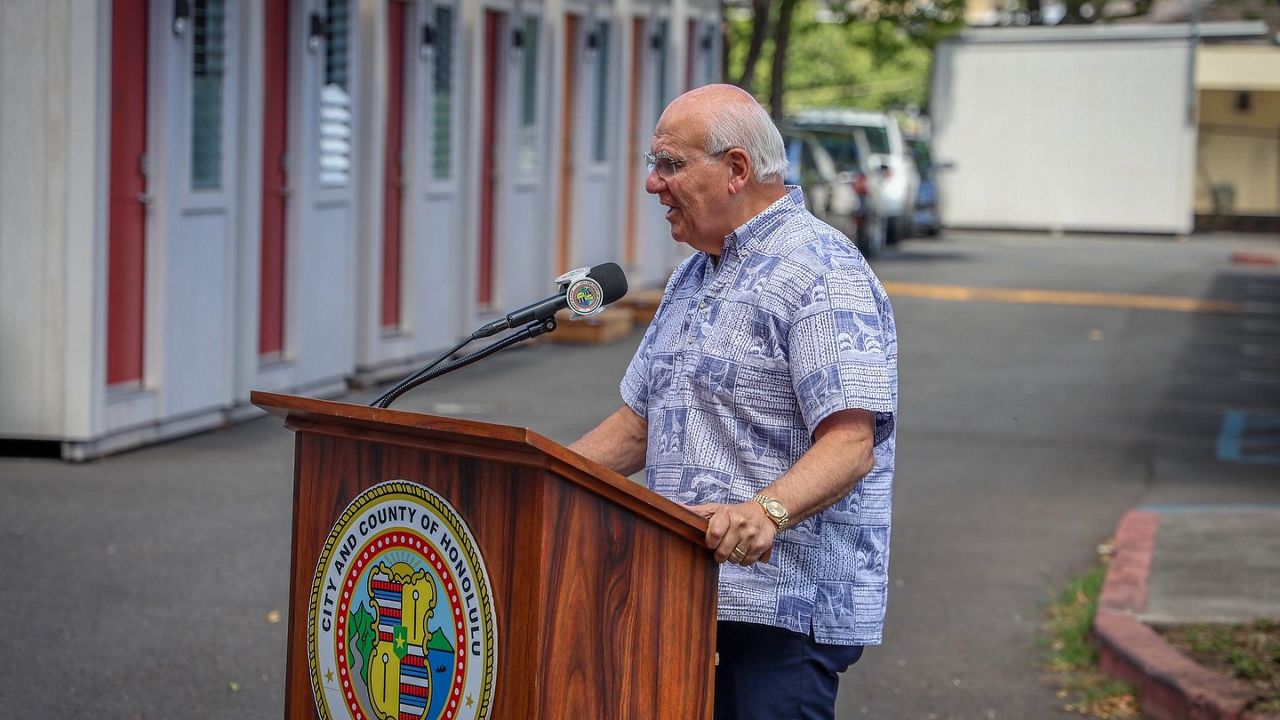 Honolulu Mayor Rick Blangiardi spoke at a news briefing Monday to unveil the new Aala Respite facility on North King Street. (Office of Gov. Josh Green)