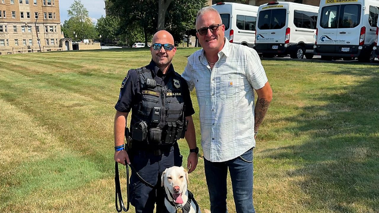 Northeast Ohio man donates support dogs to law enforcement agencies