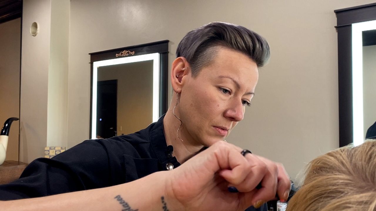 Milwaukee barber gives out unique Packers cuts