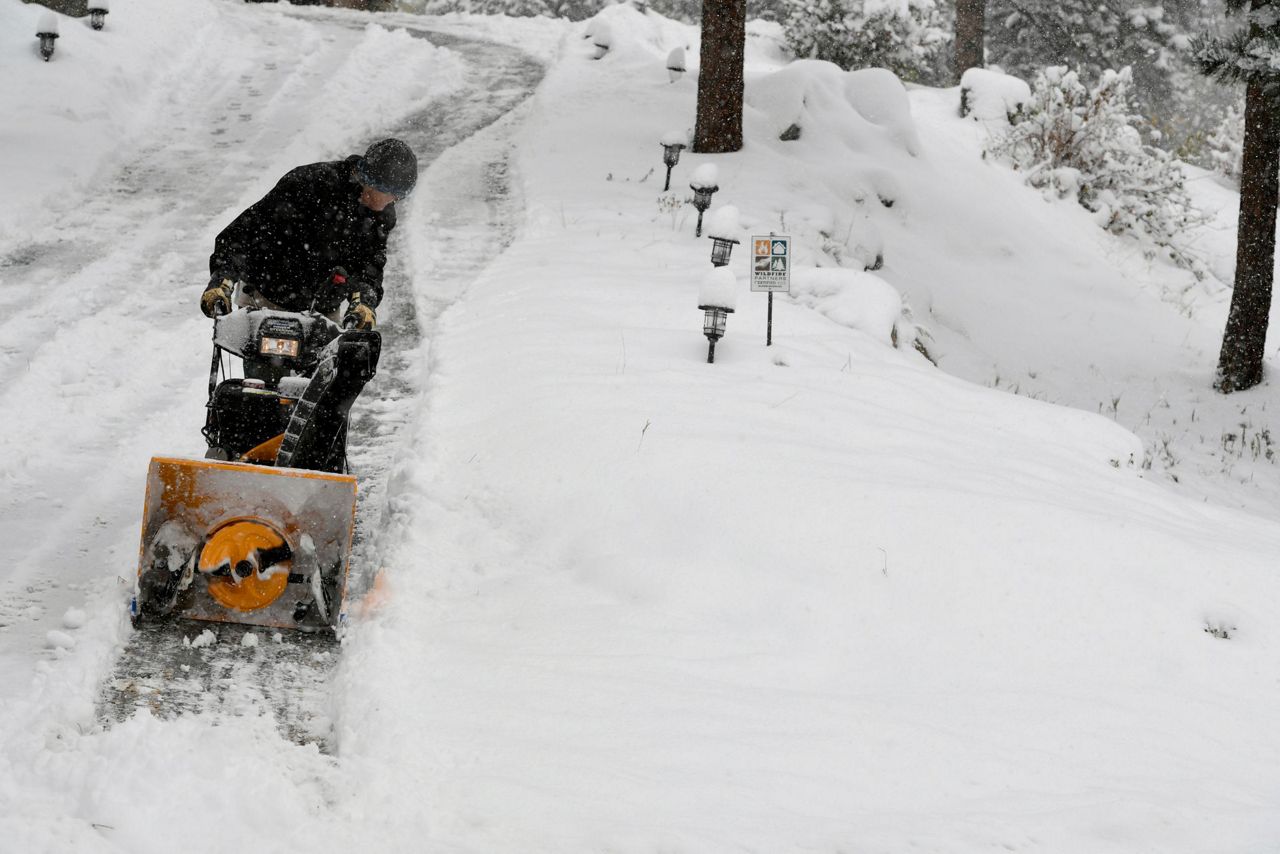 Heavy snow blankets Colorado, Wyoming in early season storm