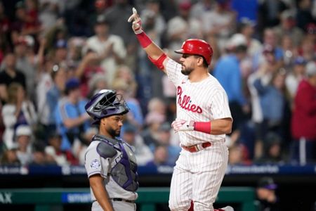 Phillies settle for 2 out of 3 in World Series rematch with Astros