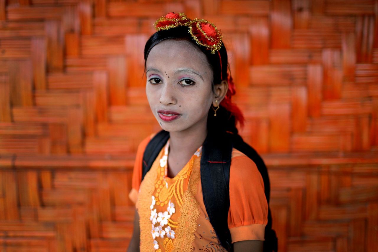 AP PHOTOS: Rohingya girls find joy in elaborate makeup