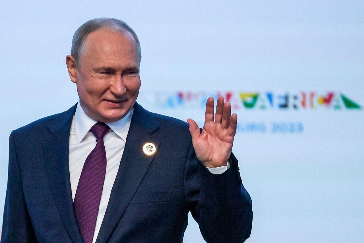 Putin woos African leaders at a summit in Russia with promises of ...