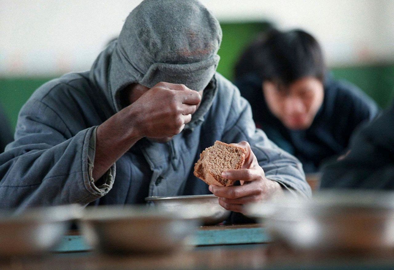 What's life like for Russia's political prisoners? Isolation, poor food ...