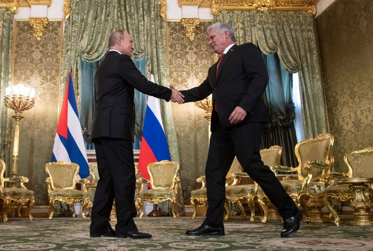 Russia and Cuba vow to expand their "strategic" ties
