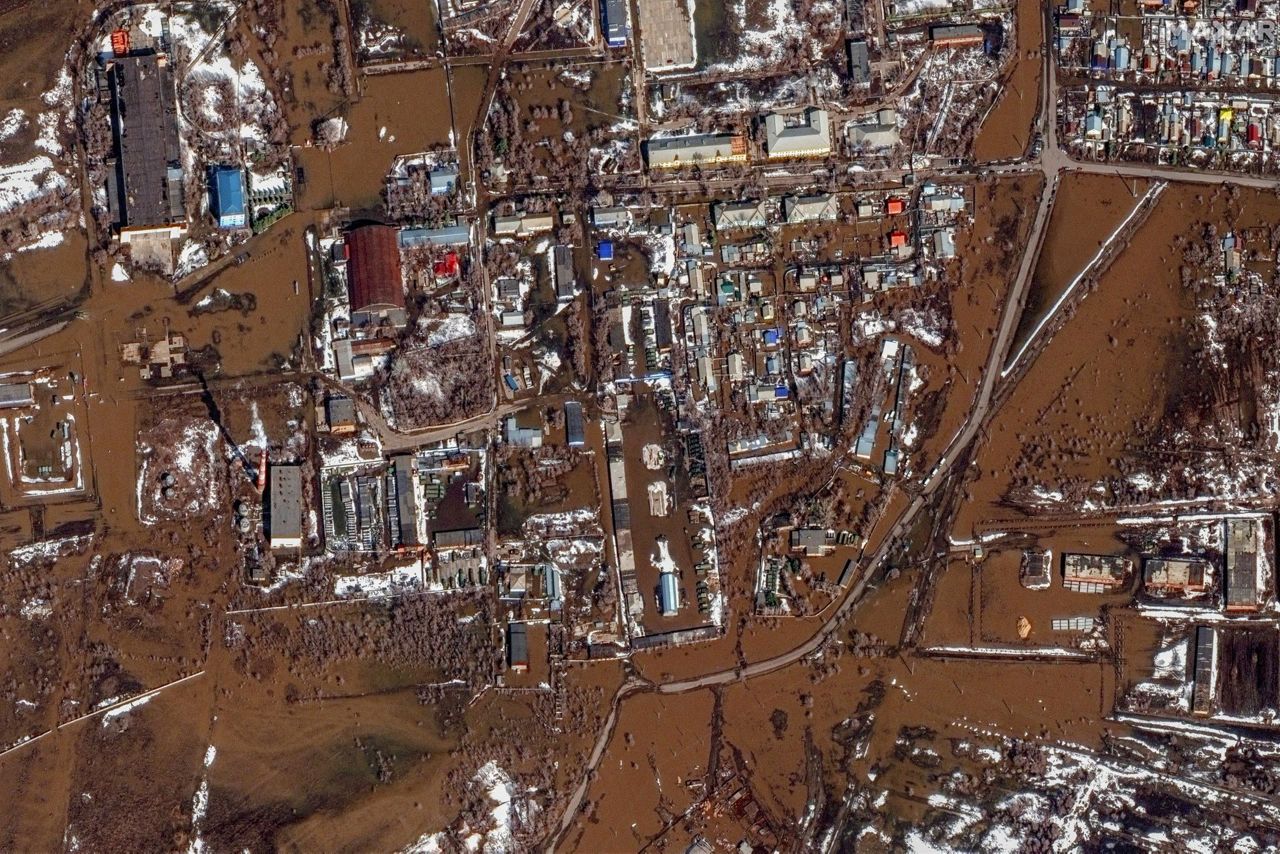 Water levels rise and homes flood in Russia after a dam bursts near the ...