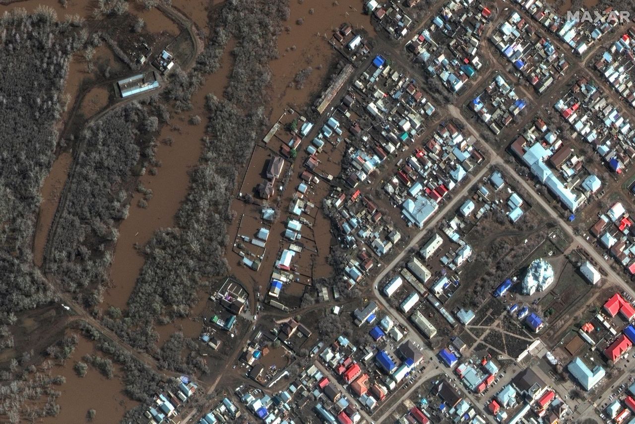 Water levels rise and homes flood in Russia after a dam bursts near the ...