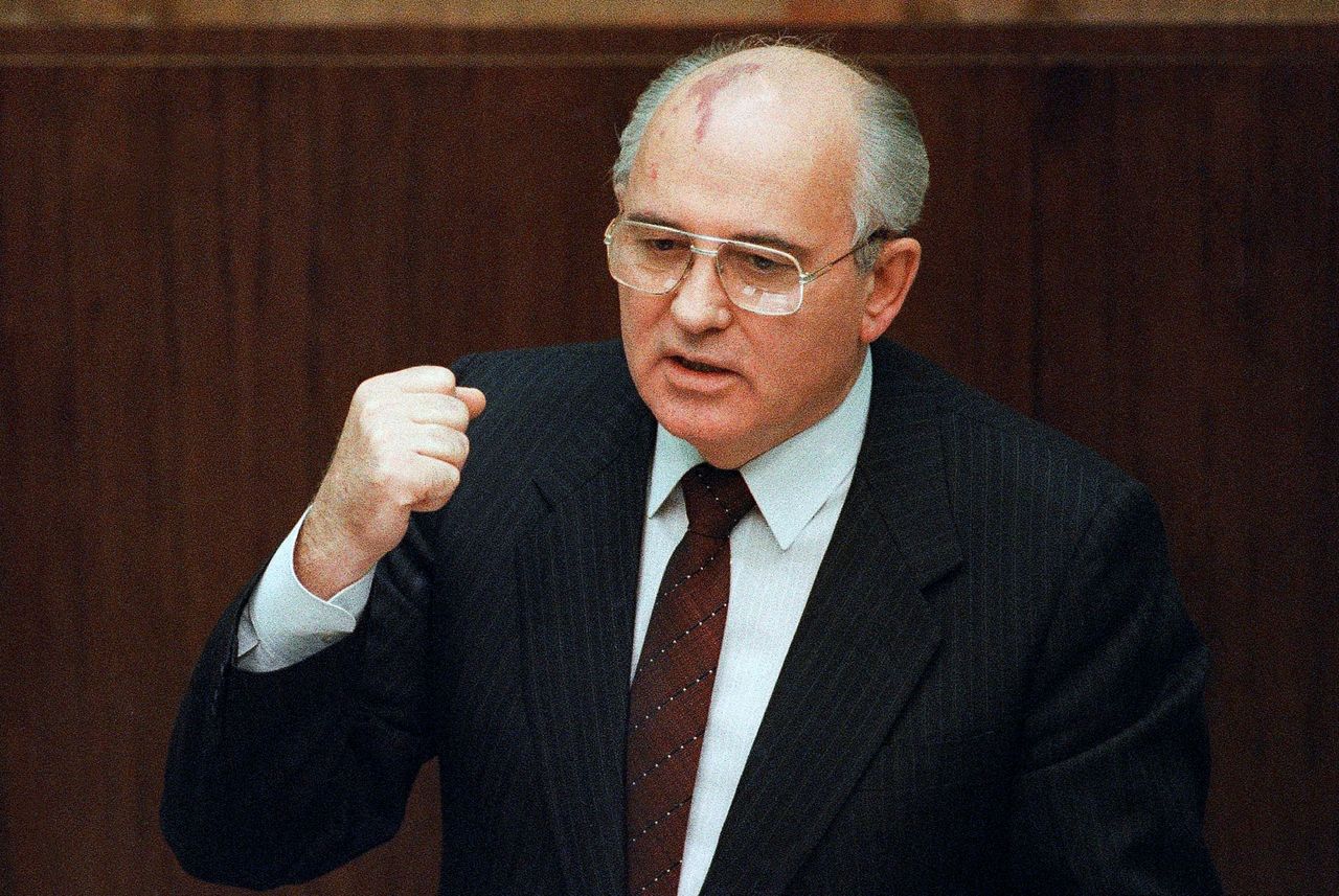 Mr. Gorbachev, Show Off This Bag - The New York Times