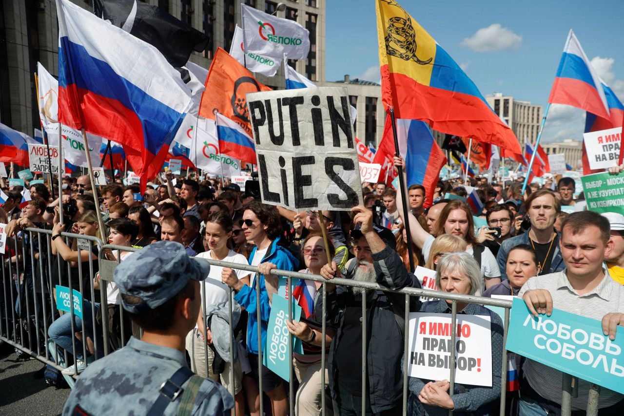 Barring of Moscow council candidates draws 12,000 to protest