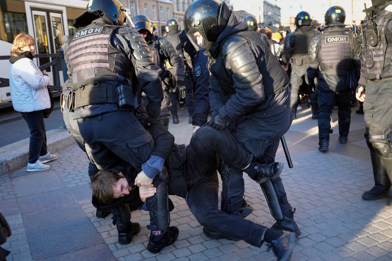 Russian Police Block Mobilization Protests, Arrest Hundreds