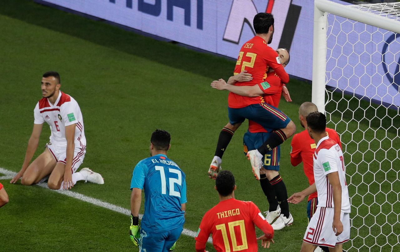 Spain draws 22 with Morocco, reaches World Cup round of 16