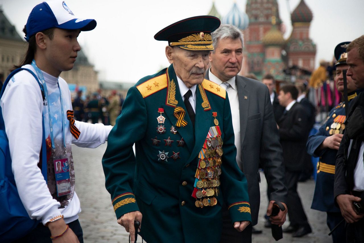 Фотографии ветеранов на параде