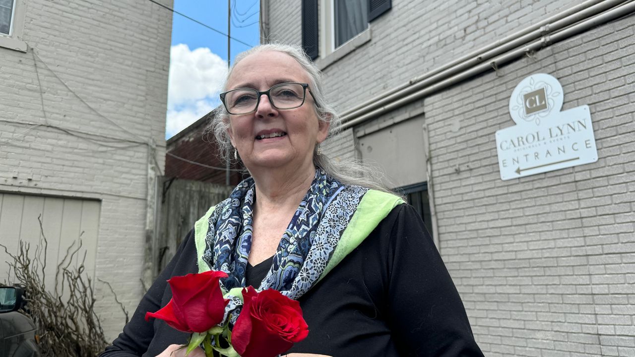 Kentucky Derby garland lands in Lexington