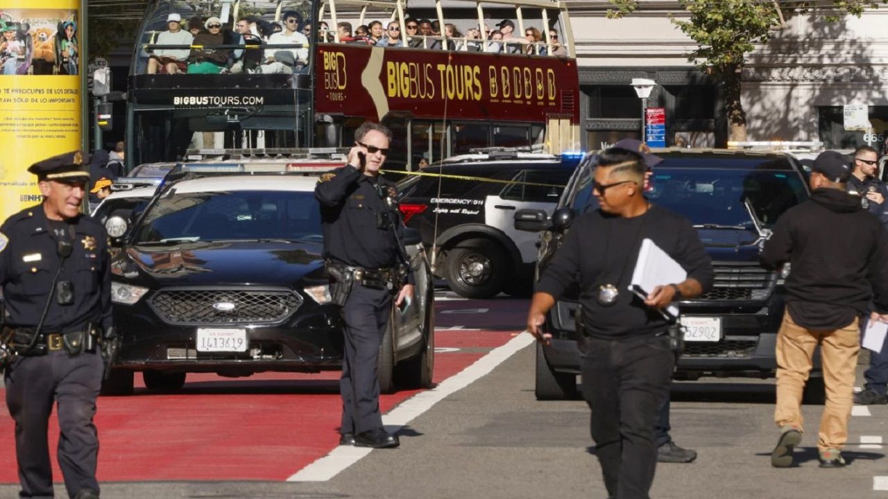 Police officers secure the area and investigate the scene of the shooting at Union Square Saturday in San Francisco. (Santiago Mejia/San Francisco Chronicle via AP)