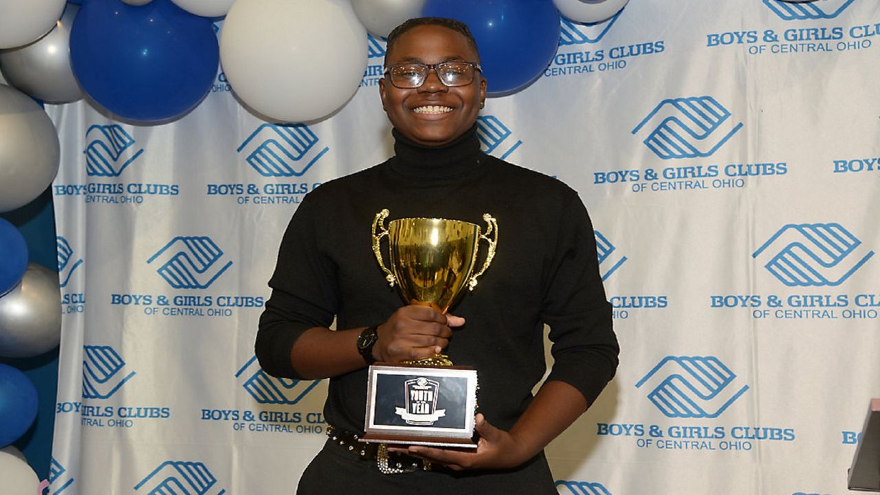 Teen wins Boys and Girls Clubs Youth of the Year award imagem