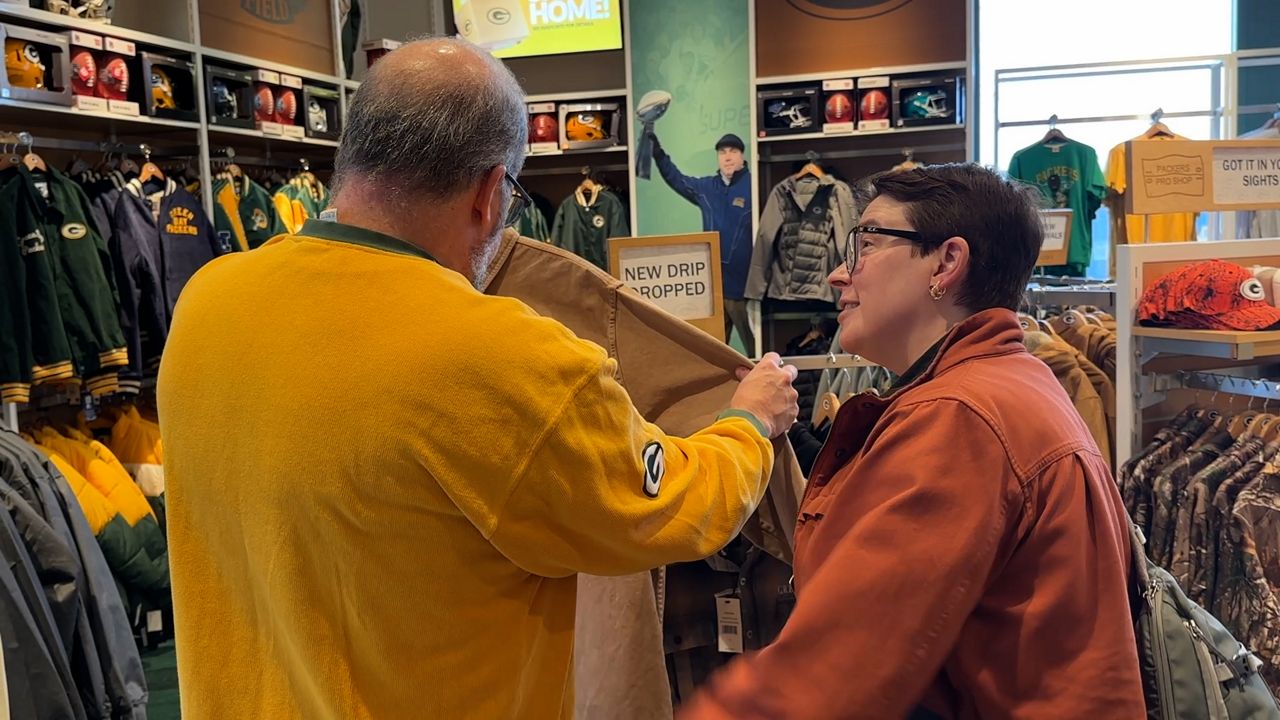 Packers Pro Shop packed with NFL fans ahead of the holidays