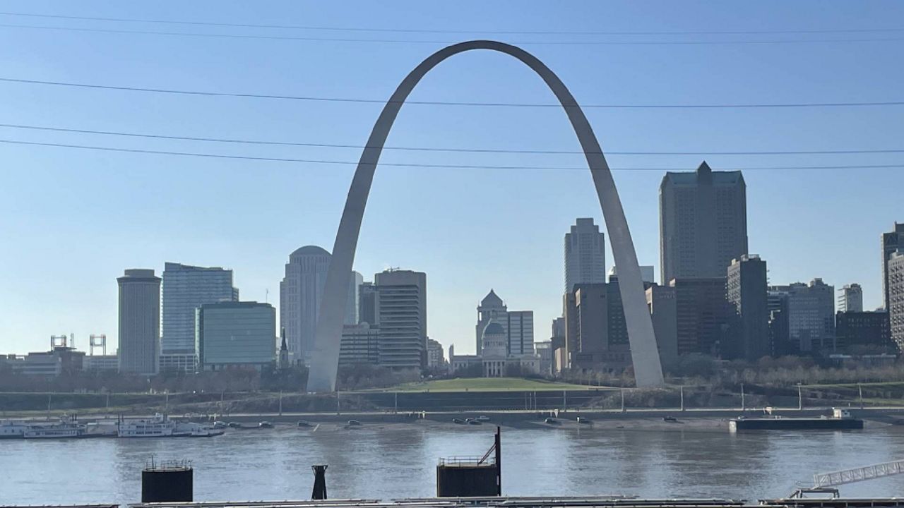 A view of the St. Louis skyline from East St. Louis, Ill. (Spectrum News/Gregg Palermo)