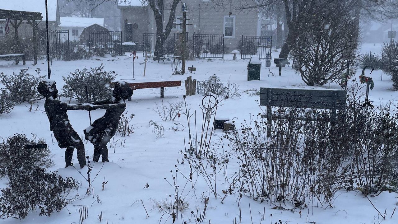 An image of a flower garden in Highland, Ill. (Photo: Spectrum)