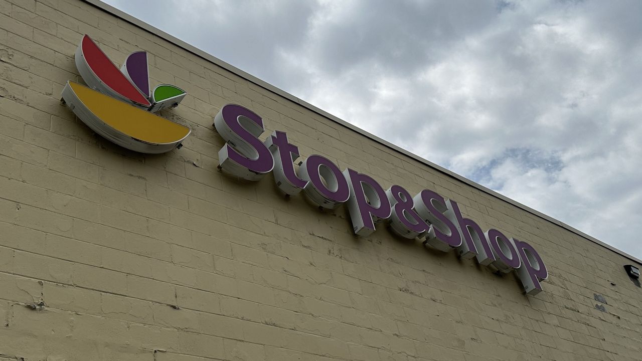 Stop & Shop in Worcester's Lincoln Plaza. (Spectrum News 1/Cam Jandrow)