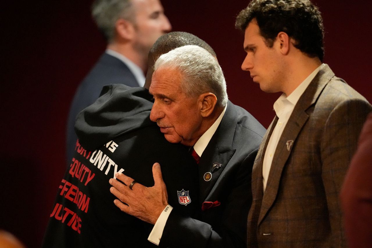 Falcons fire coach Raheem Morris, GM Terry Fontenot hours after ...