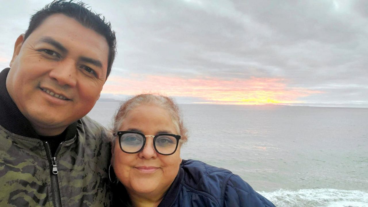 Sandra Muñoz junto a su esposo Luis Asencio-Cordero.