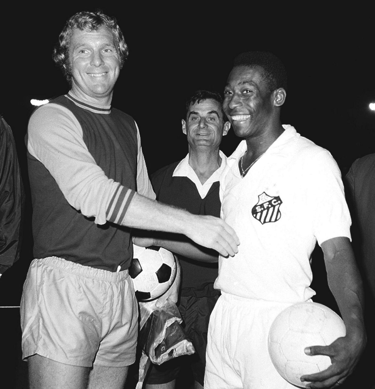 No Santos player will wear Pelé's No. 10 until the club returns to ...