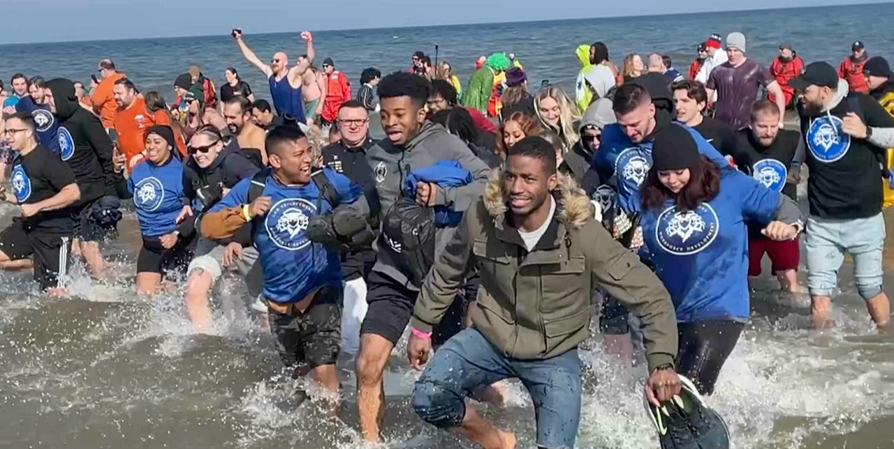Rochester Polar Plunge draws nearly 2,000 participants